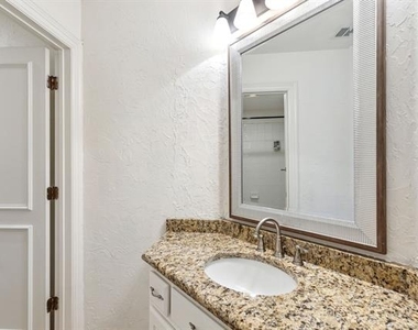 5004 Seville Lane - Photo Thumbnail 28