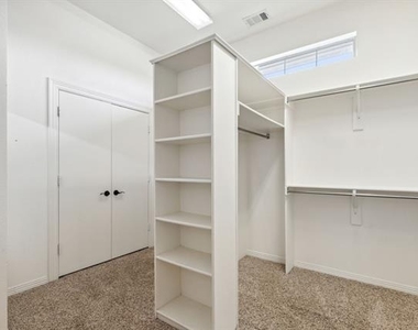 5004 Seville Lane - Photo Thumbnail 15