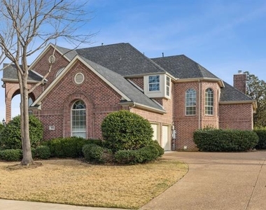 5004 Seville Lane - Photo Thumbnail 2