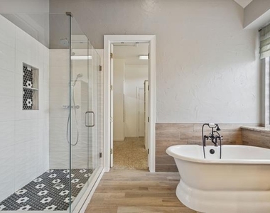 5004 Seville Lane - Photo Thumbnail 14