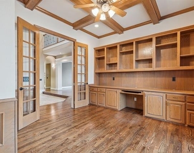 5004 Seville Lane - Photo Thumbnail 8
