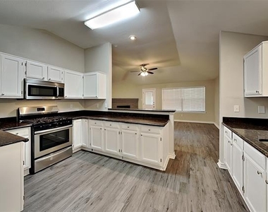 1319 Colony Court - Photo Thumbnail 3