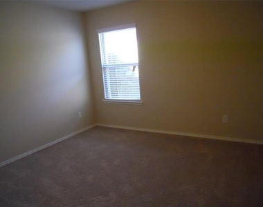 1205 Jasper Crossing - Photo Thumbnail 12