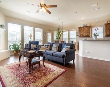 908 Lake Grove Drive - Photo Thumbnail 2