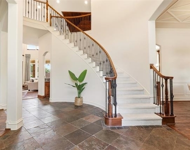 1224 Crockett Drive - Photo Thumbnail 3