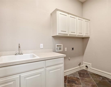 1224 Crockett Drive - Photo Thumbnail 15