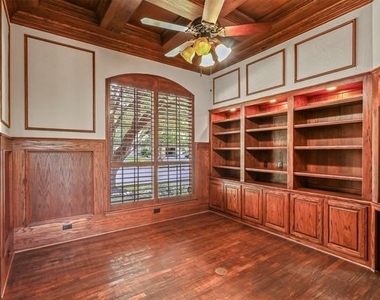 1224 Crockett Drive - Photo Thumbnail 6