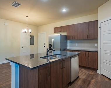 713 Wheatfield Drive - Photo Thumbnail 7