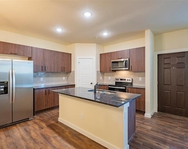 713 Wheatfield Drive - Photo Thumbnail 4
