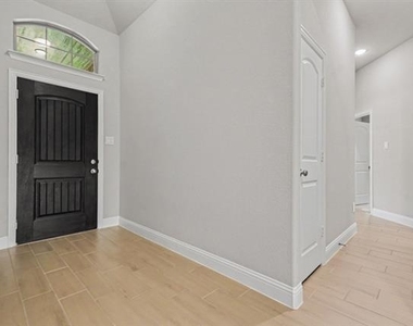 312 Eagle Ridge - Photo Thumbnail 3