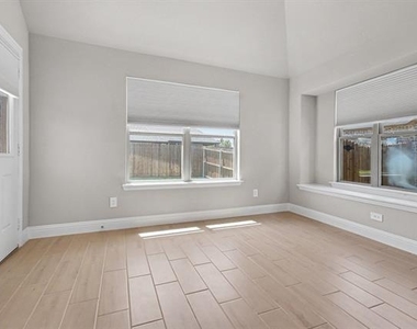312 Eagle Ridge - Photo Thumbnail 12