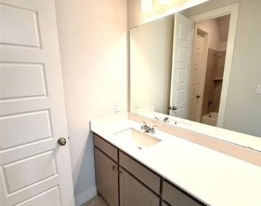 3810 Rutledge Drive - Photo Thumbnail 7