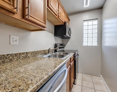 4915 Reiger Avenue - Photo Thumbnail 8