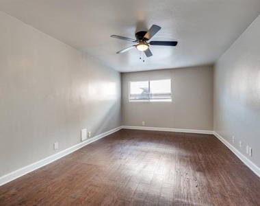 4915 Reiger Avenue - Photo Thumbnail 2