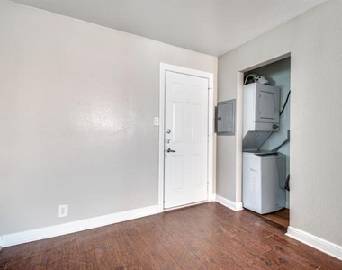 4915 Reiger Avenue - Photo Thumbnail 3