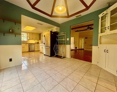 918 New Bedford Lane - Photo Thumbnail 3