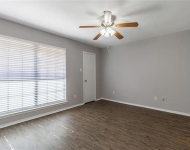 449 Harris Street - Photo Thumbnail 10