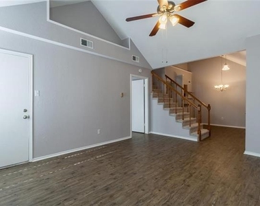 449 Harris Street - Photo Thumbnail 6