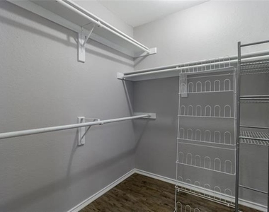 449 Harris Street - Photo Thumbnail 15
