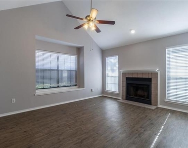 449 Harris Street - Photo Thumbnail 8