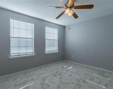 449 Harris Street - Photo Thumbnail 13