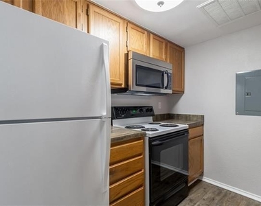 449 Harris Street - Photo Thumbnail 3