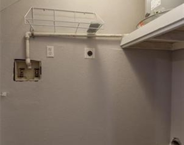449 Harris Street - Photo Thumbnail 5