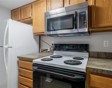 449 Harris Street - Photo Thumbnail 2