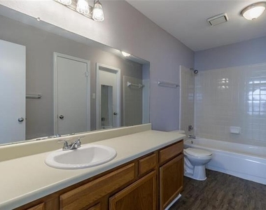 449 Harris Street - Photo Thumbnail 14