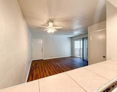 2833 Kings Road - Photo Thumbnail 5