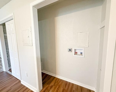 2833 Kings Road - Photo Thumbnail 14