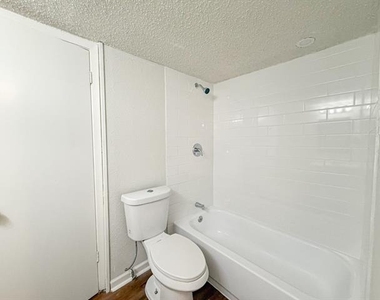 2833 Kings Road - Photo Thumbnail 8