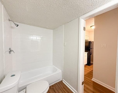 2833 Kings Road - Photo Thumbnail 9