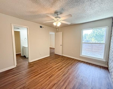 2833 Kings Road - Photo Thumbnail 12