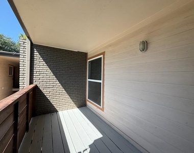2833 Kings Road - Photo Thumbnail 15