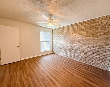 2833 Kings Road - Photo Thumbnail 11