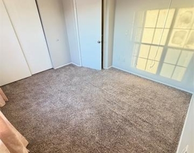 808 W Collins Street - Photo Thumbnail 10