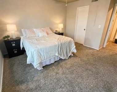 808 W Collins Street - Photo Thumbnail 5