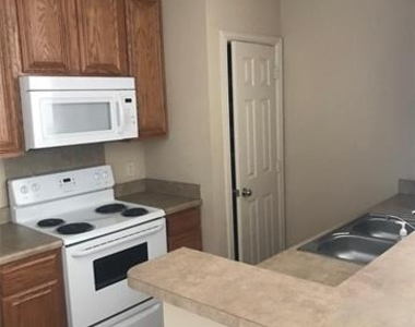 213 S Magnolia Street - Photo Thumbnail 1