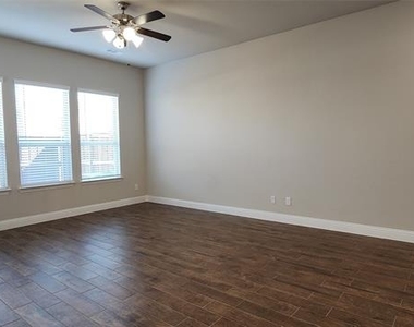 3121 Galveston Street - Photo Thumbnail 7