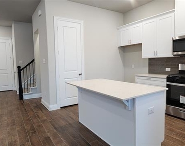 3121 Galveston Street - Photo Thumbnail 6