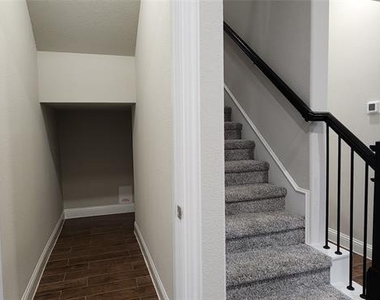 3121 Galveston Street - Photo Thumbnail 8