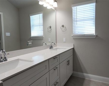3121 Galveston Street - Photo Thumbnail 13
