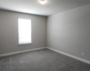 3121 Galveston Street - Photo Thumbnail 10