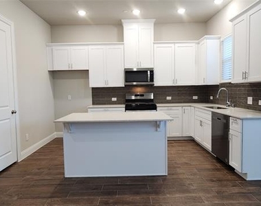 3121 Galveston Street - Photo Thumbnail 4