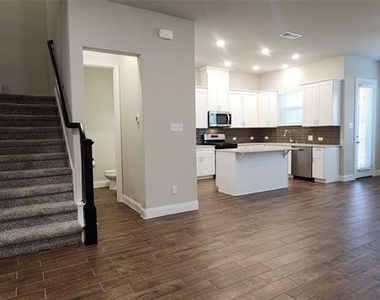 3121 Galveston Street - Photo Thumbnail 2