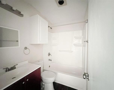 5512 Alexander Street - Photo Thumbnail 8