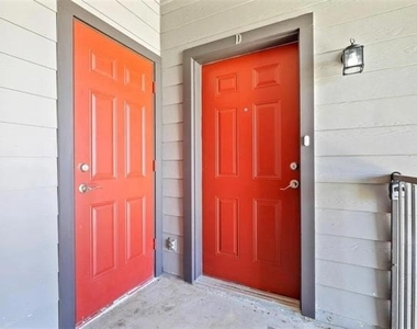 512 Hazelwood Drive - Photo Thumbnail 1