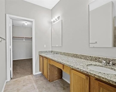512 Hazelwood Drive - Photo Thumbnail 5