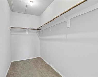 512 Hazelwood Drive - Photo Thumbnail 3
